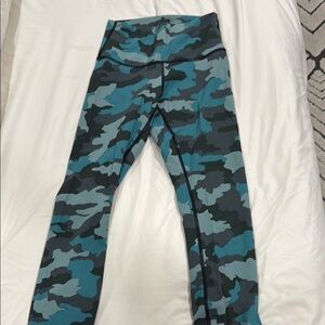 Lululemon Women’s Camouflage Leggings size 4